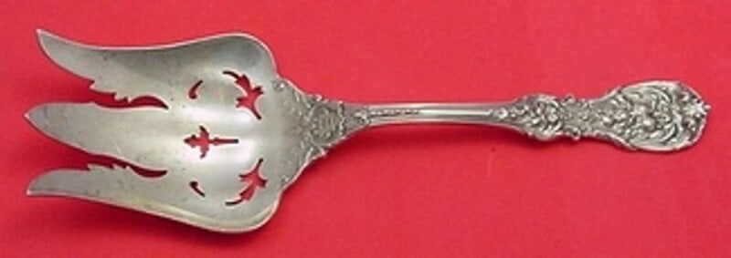 Reed and Barton Francis I Sterling Silver Salad Serving Fork 9.5": Reed and Barton Francis I Sterling Silver Salad Serving Fork 9.5" This elegant salad serving fork is crafted from sterling silver and features the intricate Francis I pattern by Reed and Barton. Measu