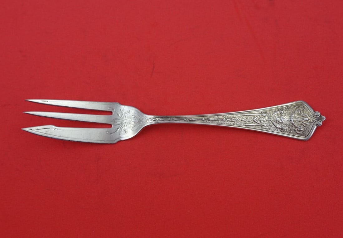 Gorham Lady Washington Sterling Silver 3-Tine Pie Fork Brite-Cut 6 7/8": Gorham Lady Washington Sterling Silver 3-Tine Pie Fork Brite-Cut 6 7/8" Introducing the exquisite Lady Washington pie fork by Gorham, a stunning piece crafted from sterling silver. This 3-tine fork fe