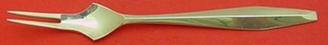 Reed and Barton Diamond Sterling Silver Custom Spinach Fork 7.5": Reed and Barton Diamond Sterling Silver Custom Spinach Fork 7.5" This exquisite serving fork from Reed & Barton, crafted in sterling silver, features the elegant Diamond pattern. Measuring 7 1/2 inche
