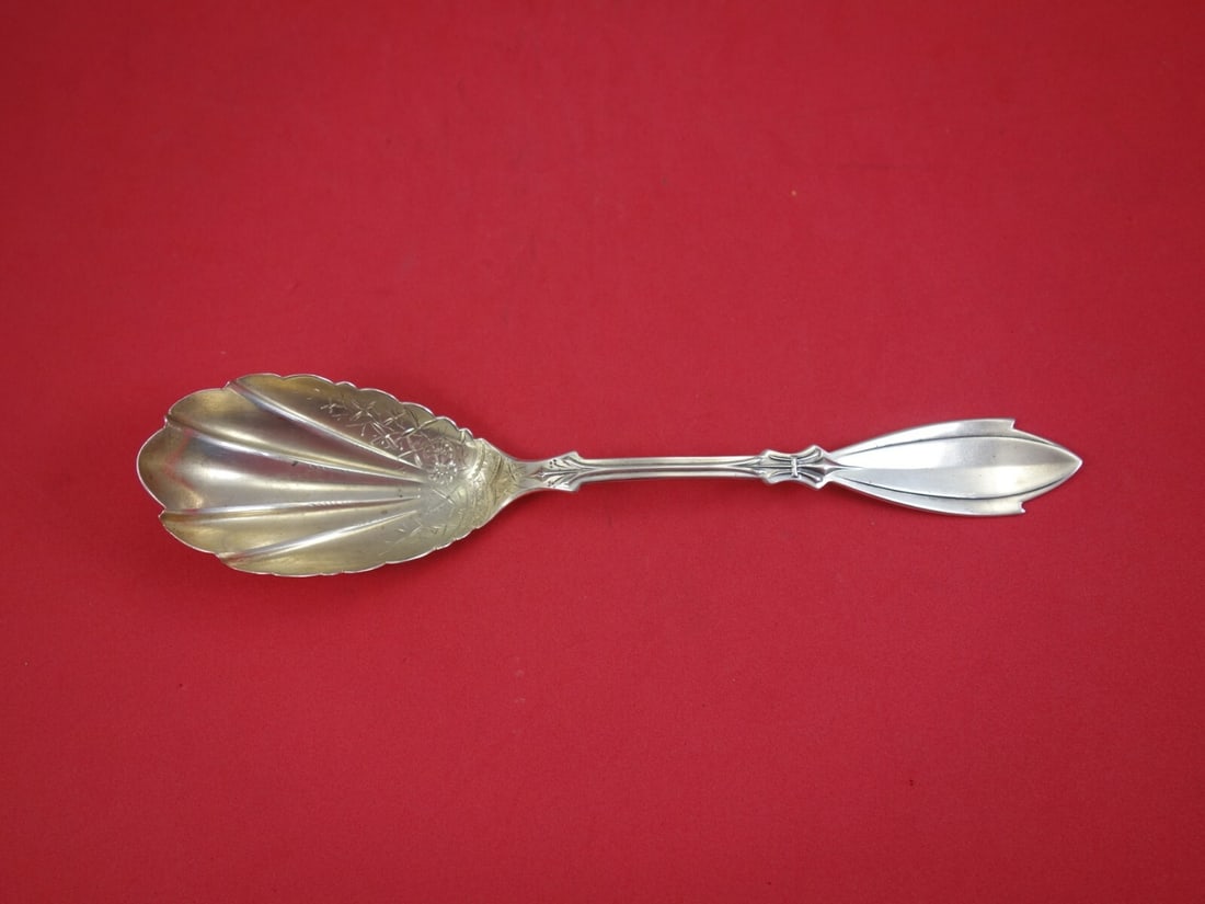 Coles-Sheibler Palace Sterling Silver Berry Spoon 8.5 Fluted Design: Coles-Sheibler Palace Sterling Silver Berry Spoon 8.5 Fluted Design This exquisite Palace pattern berry spoon by Coles-Sheibler is crafted from sterling silver and features a beautiful bright-cut desi