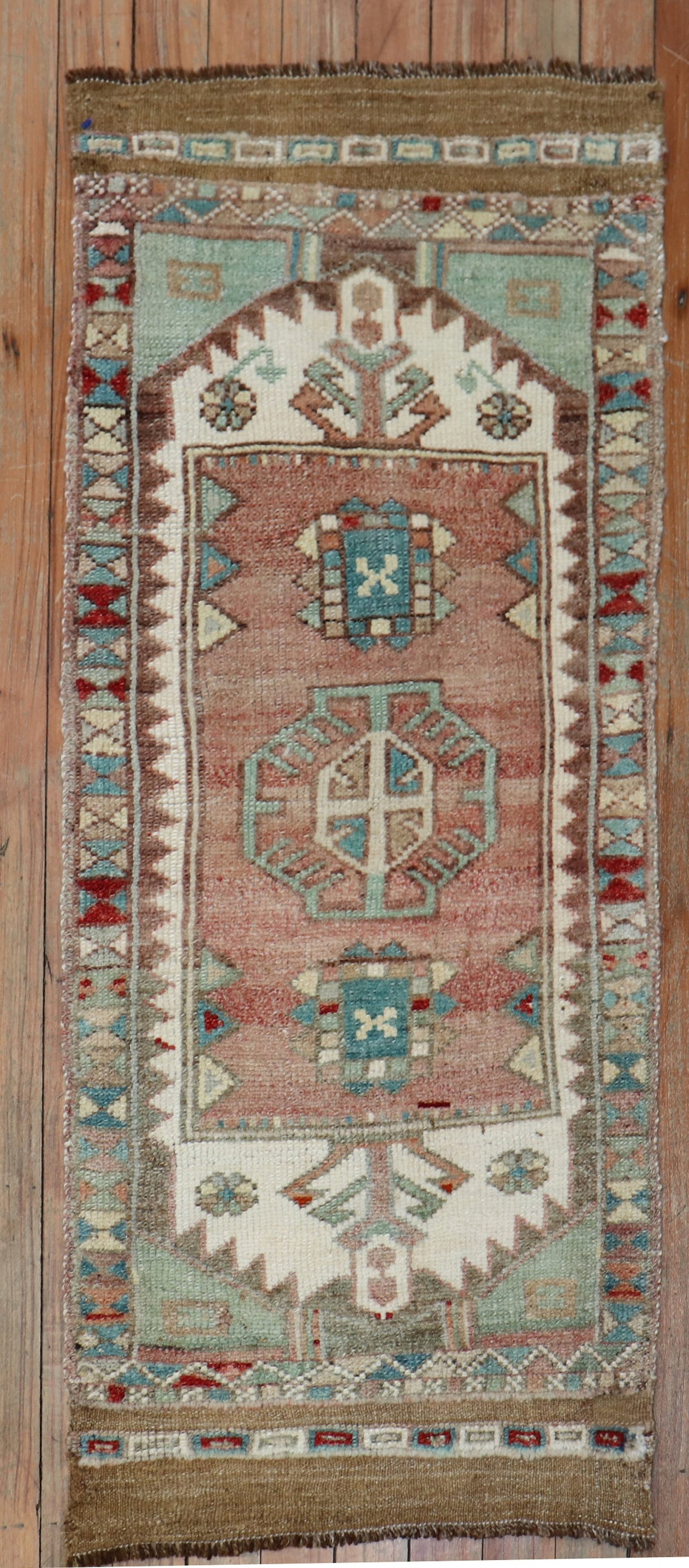 1' 6" x 3' 7" Turkish Anatolian Yastik Rug Pistachio Accents (1 of 5)