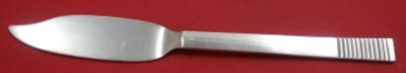Georg Jensen Parallel Sterling Silver Fish Knife 7 1/4 inch GI Mark: Georg Jensen Parallel Sterling Silver Fish Knife 7 1/4 inch GI Mark Discover the elegance of the Parallel fish knife by Georg Jensen, expertly crafted from sterling silver. This exquisite piece featur
