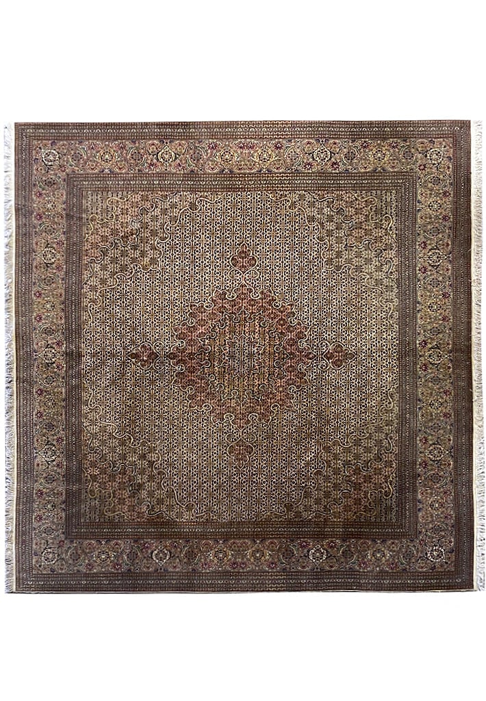Persian Wool Silk Tabriz Mahi Rug 9.8 x 9.10 400 KPSI: Persian Wool Silk Tabriz Mahi Rug 9.8 x 9.10 400 KPSI Free continental US Shipping Experience the elegance of this pre-owned Persian Tabriz Mahi rug, expertly crafted from a luxurious blend of wool an