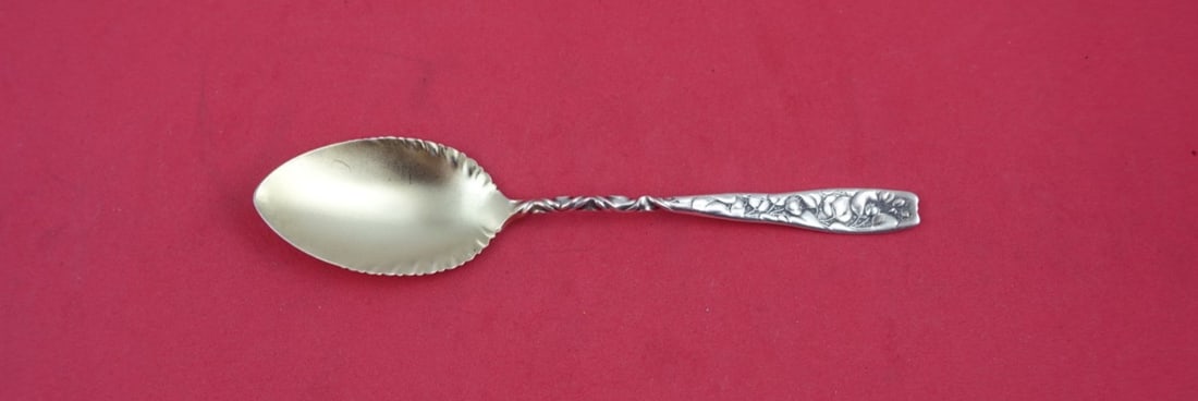 Whiting Berry Sterling Silver Ice Cream Spoon Twisted Handle Partridgeberries 5.25: Whiting Berry Sterling Silver Ice Cream Spoon Twisted Handle Partridgeberries 5.25 Indulge in a touch of elegance with this exquisite ice cream spoon from the Berry pattern by Whiting. Crafted from st