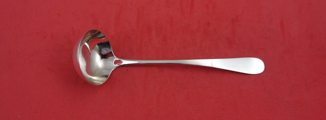 Tiffany & Co Salem Sterling Silver Sauce Ladle 5.75 Inch: Tiffany & Co Salem Sterling Silver Sauce Ladle 5.75 Inch This exquisite short sauce ladle from Tiffany & Co. features the elegant Salem pattern, crafted from high-quality sterling silver. Measuring 5 