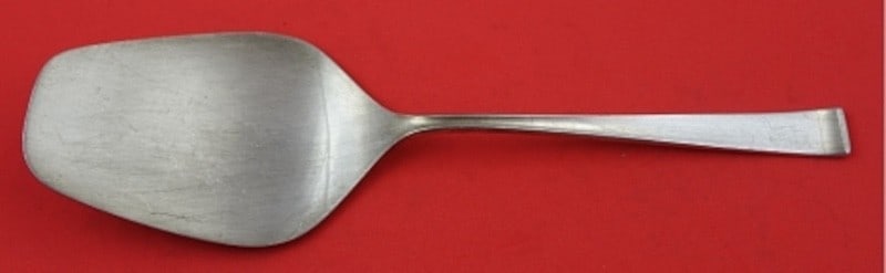 Sterling Silver Pie Server Theme Pattern by Gorham 9 7/8 Inch: Sterling Silver Pie Server Theme Pattern by Gorham 9 7/8 Inch This Gorham pie server features the Theme pattern and is crafted entirely from sterling silver. Measuring 9 7/8 inches in length, this pos