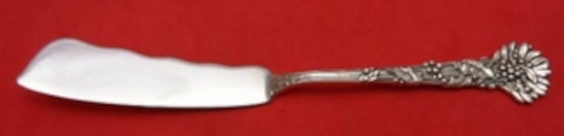 Tiffany & Co. Sterling Silver Master Butter Knife Holly Pattern 7.25 Inch: Tiffany & Co. Sterling Silver Master Butter Knife Holly Pattern 7.25 Inch This is a master butter knife from Tiffany & Co. in the Holly pattern, crafted from sterling silver with a flat handle. The pi