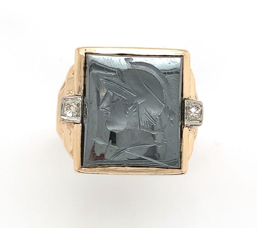 Vintage 10k Yellow Gold Roman Warrior Hematite Intaglio Ring Size 6.5: Vintage 10k Yellow Gold Roman Warrior Hematite Intaglio Ring Size 6.5 This stunning vintage ring features a beautifully carved hematite intaglio depicting a Roman warrior, set in 10k yellow gold. The 