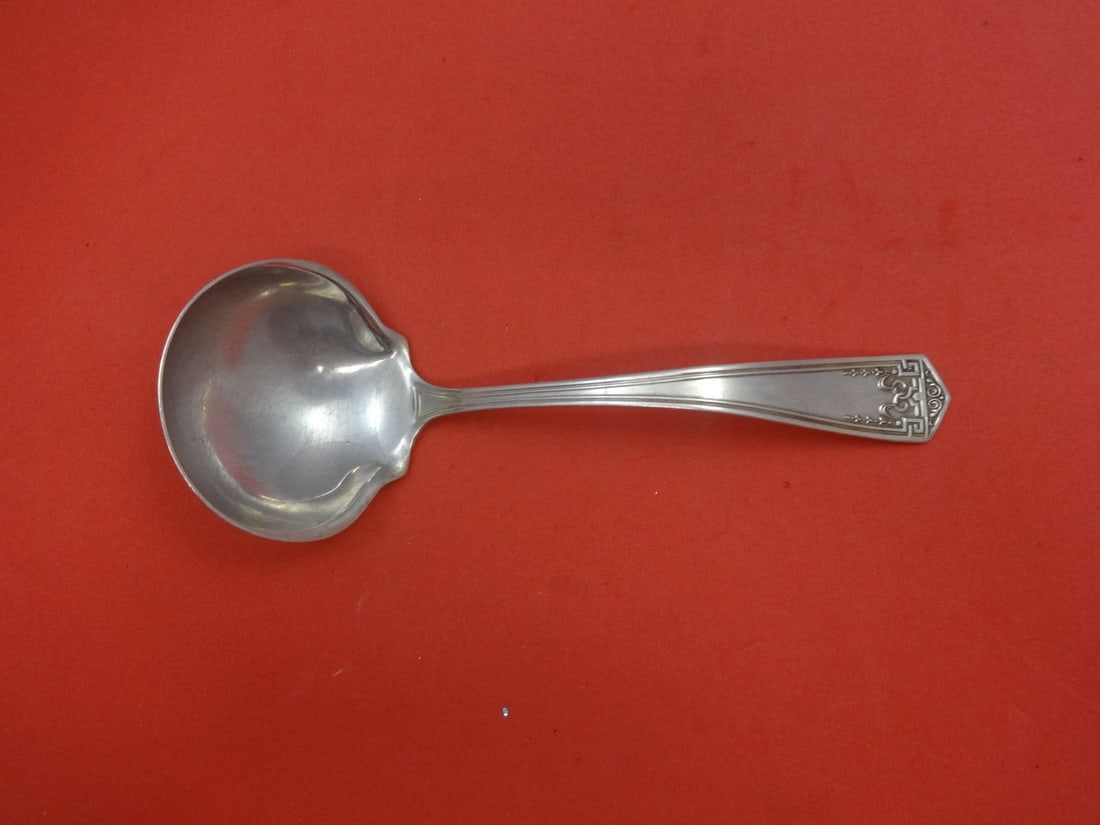International Sterling Silver Devonshire Gravy Ladle 6 3/8": International Sterling Silver Devonshire Gravy Ladle 6 3/8" Enhance your dining experience with this exquisite Devonshire gravy ladle by International Sterling. Crafted from high-quality sterling silv