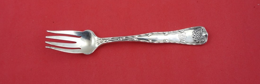 Tiffany & Co Wave Edge Sterling Silver Fish Fork 6.5": Tiffany & Co Wave Edge Sterling Silver Fish Fork 6.5" Experience elegance with the Wave Edge Fish Fork by Tiffany & Co. This exquisite piece is crafted from sterling silver and features a unique flat 