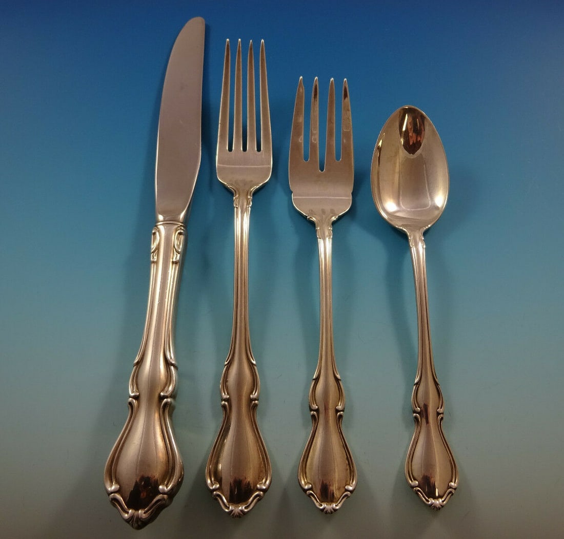 28 Piece Sterling Flatware Set Reed and Barton Hampton Court Service for 6: 28 Piece Sterling Flatware Set Reed and Barton Hampton Court Service for 6 A Hampton Court flatware set by Reed & Barton in sterling silver, made in the United States and dated post-1940. This 28-piec