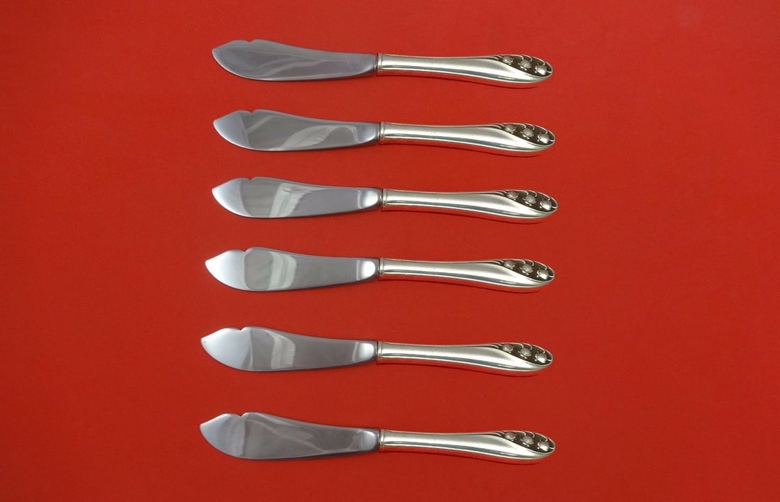 Gorham Lily of the Valley 6pc Sterling Silver Trout Knife Set 7.5": Gorham Lily of the Valley 6pc Sterling Silver Trout Knife Set 7.5" This exquisite 6-piece trout knife set features the elegant "Lily of the Valley" pattern by Gorham. Each knife is crafted with a ster