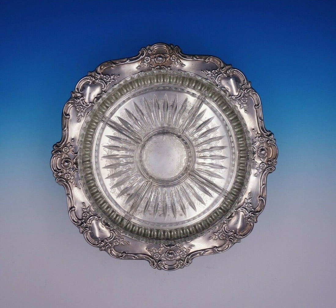 Towle Old Master Silverplate Relish Tray with Glass Liner 15" Diameter: Towle Old Master Silverplate Relish Tray with Glass Liner 15" Diameter This exquisite relish tray from the Old Master collection by Towle is crafted from silverplate and features a glass liner. Measur