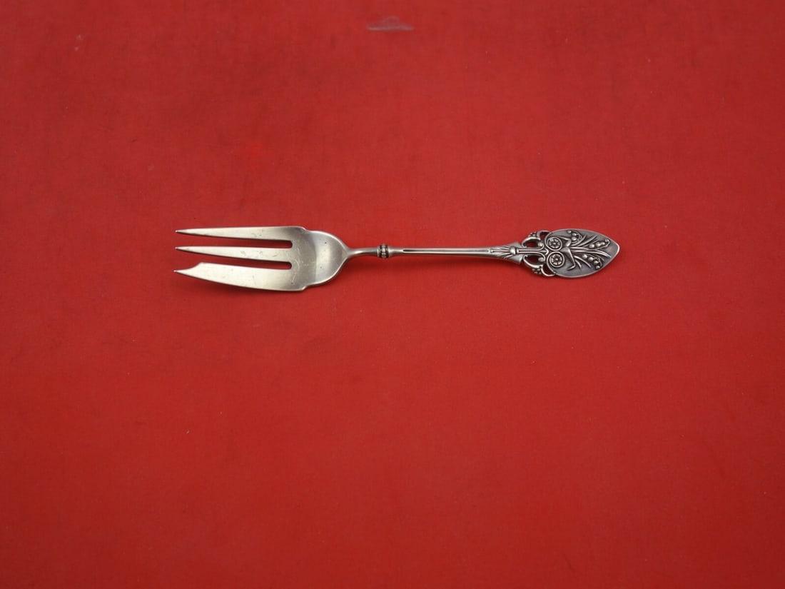 Gorham Lily aka 88 Sterling Silver 3-Tine Pastry Fork Vintage Flatware: Gorham Lily aka 88 Sterling Silver 3-Tine Pastry Fork Vintage Flatware Introducing the exquisite Lily aka 88 pastry fork by Gorham, a stunning piece of vintage flatware crafted from high-quality sterl