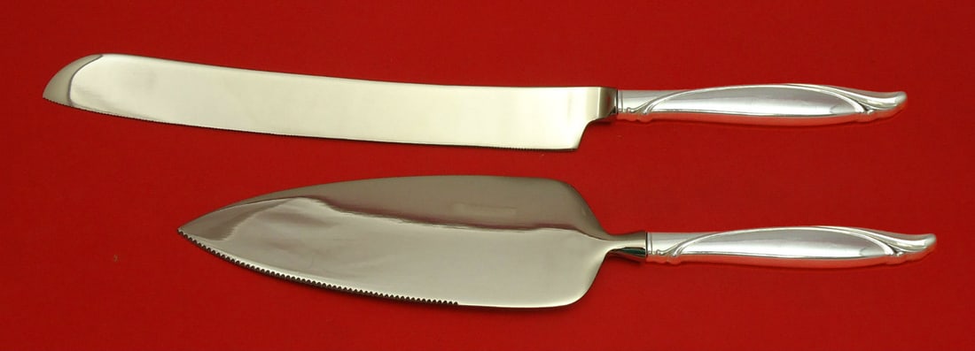 Oneida Sentimental Sterling Silver Wedding Cake Set 2pc Custom Made: Oneida Sentimental Sterling Silver Wedding Cake Set 2pc Custom Made This exquisite wedding cake set by Oneida is crafted from sterling silver and features a custom-made hollow handle with stainless st
