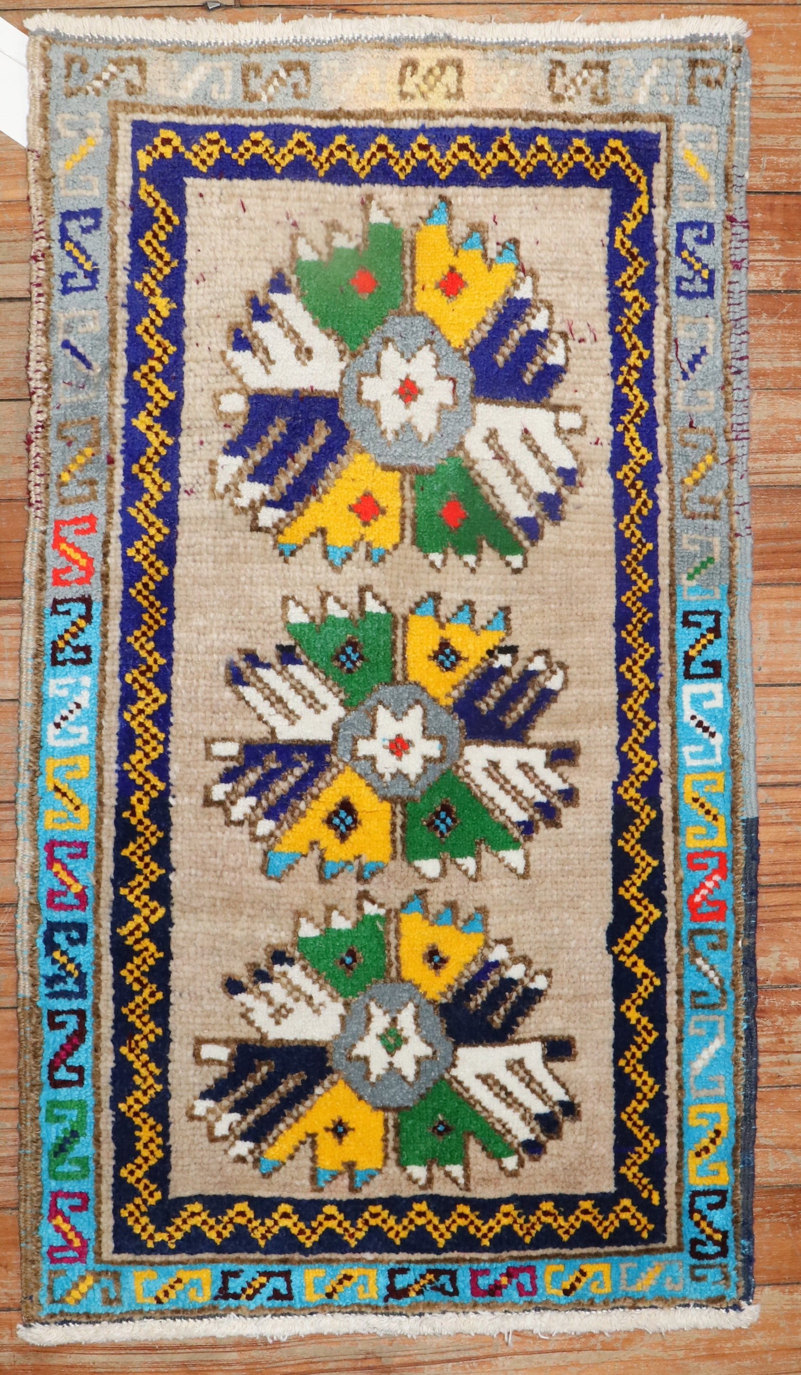 1' 5" x 2' 5" Turkish Anatolian Yastik Rug: 1' 5" x 2' 5" Turkish Anatolian Yastik Rug Mid 20th century Turkish Anatolian yastik rug in a compact mini format. This pre-owned piece is identified as an Anatolian rug and offers a traditional small