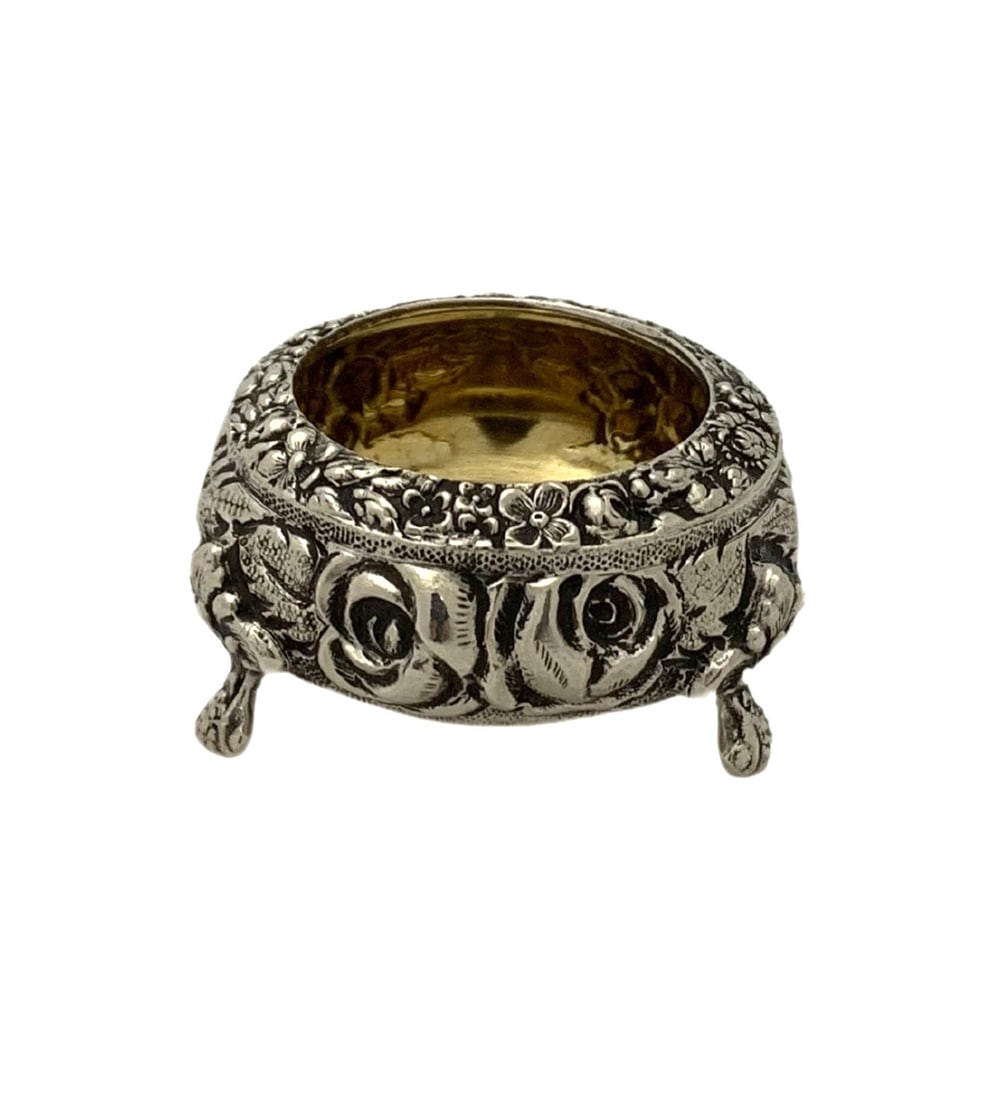 Antique Stieff 925 Sterling Silver Floral Single Salt Holder: Antique Stieff 925 Sterling Silver Floral Single Salt Holder This exquisite antique Stieff single salt holder is crafted from 925 sterling silver, showcasing intricate handmade floral ornate designs. 