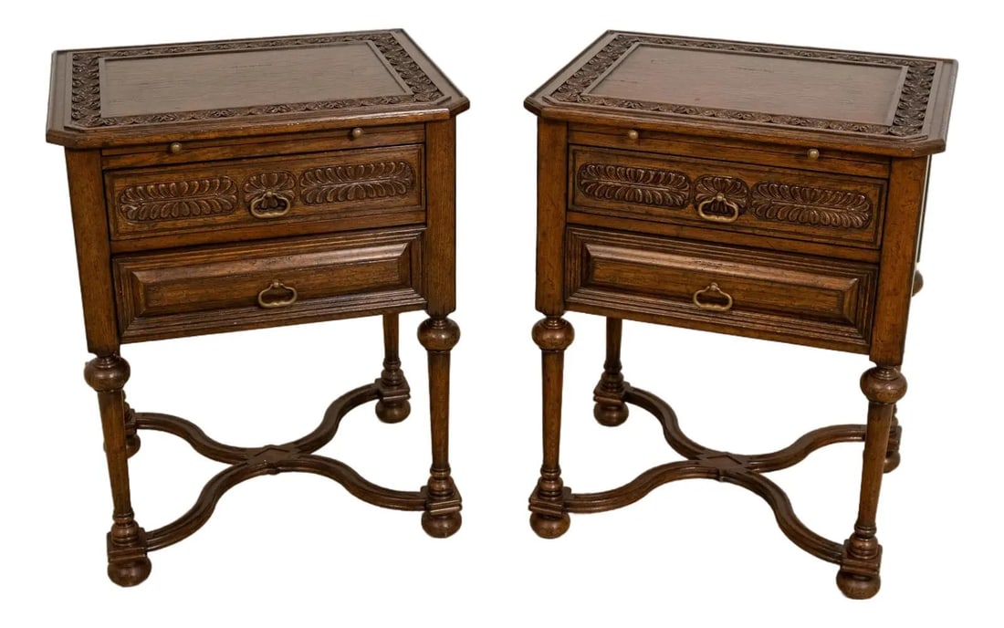 Jonathan Charles Oak Side Tables with Dovetailed Drawers: Jonathan Charles Oak Side Tables with Dovetailed Drawers This exquisite pair of side tables by Jonathan Charles showcases a timeless design crafted from high-quality oak. Each table features two spaci