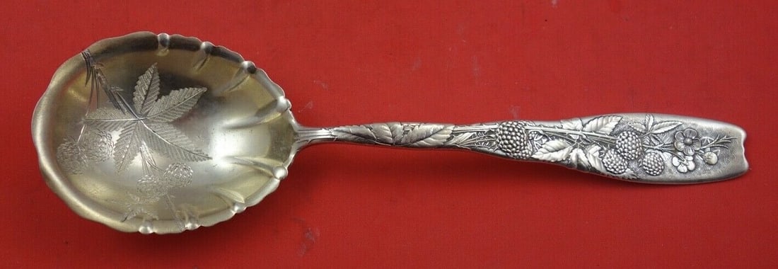 Whiting Berry Sterling Silver Spoon 8 3/4 Black Raspberry Motif: Whiting Berry Sterling Silver Spoon 8 3/4 Black Raspberry Motif This exquisite Berry Spoon from Whiting is a stunning example of craftsmanship from the late 19th century. Made of sterling silver, this