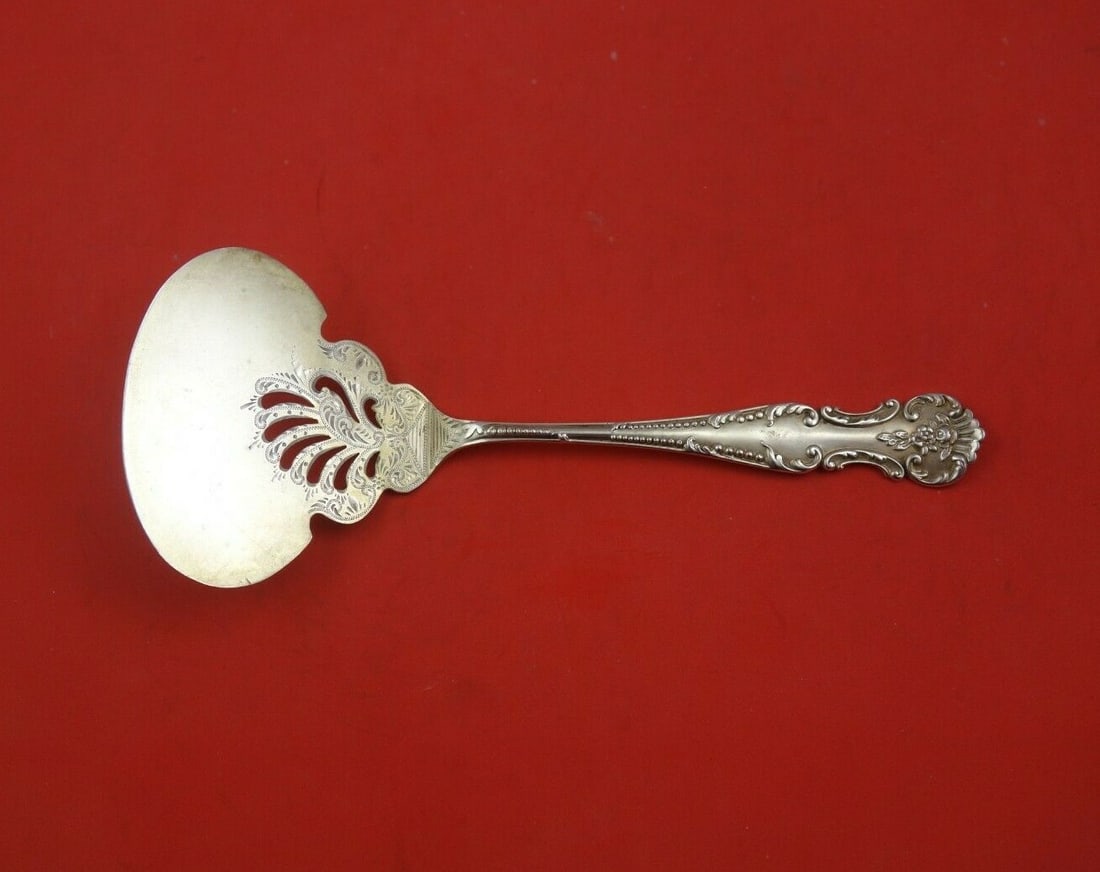 Fessenden Old Rose Sterling Silver Tomato Server Gold Washed 7 5/8in: Fessenden Old Rose Sterling Silver Tomato Server Gold Washed 7 5/8in Presenting a stunning Old Rose pattern tomato server by Fessenden, crafted from high-quality sterling silver. This exquisite servin