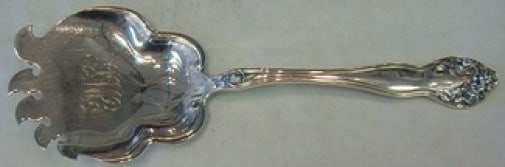 Wedding Rose by Watson Sterling Silver Macaroni Server 9 1/8 in: Wedding Rose by Watson Sterling Silver Macaroni Server 9 1/8 in This exquisite macaroni server, crafted in sterling silver, showcases the elegant "Wedding Rose" pattern by Watson. Measuring 9 1/8 inch