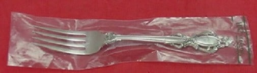Lunt Lasting Grace Sterling Silver Dinner Fork 7 1/2": Lunt Lasting Grace Sterling Silver Dinner Fork 7 1/2" Sterling silver regular fork in the Lasting Grace pattern by Lunt. This pre-owned piece is stored in its factory sleeve, is not monogrammed, and r