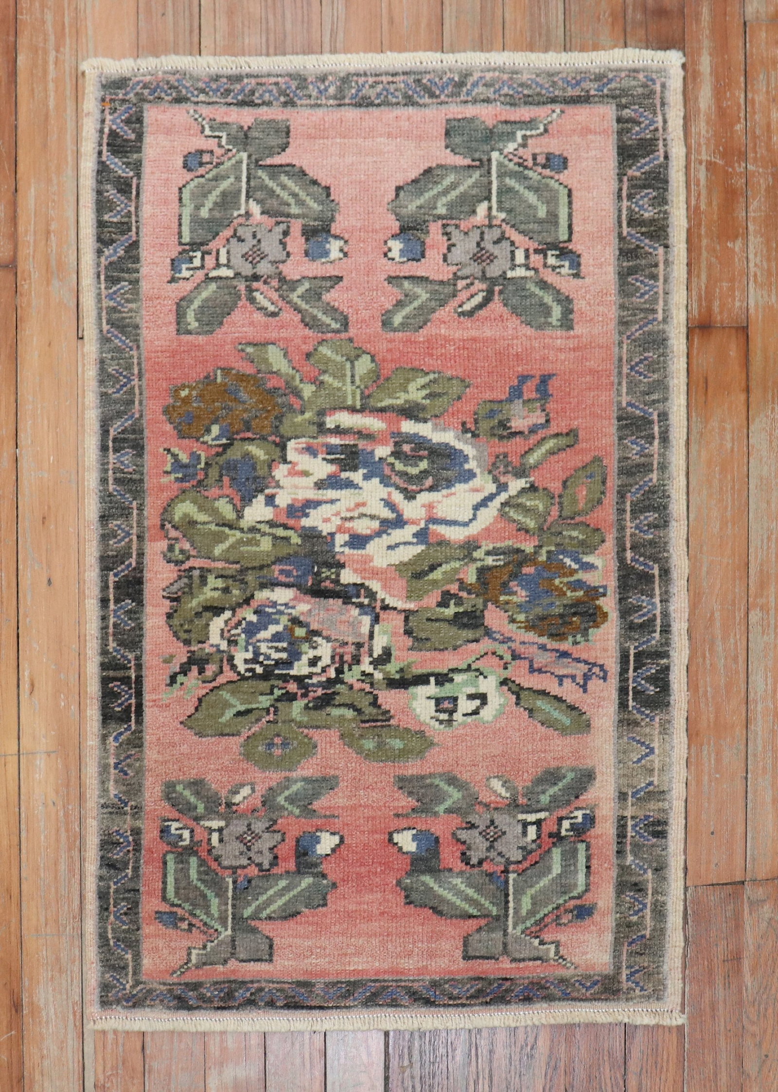 1' 10" x 2' 10" Turkish Yastik Rug Pink Floral Mat: 1' 10" x 2' 10" Turkish Yastik Rug Pink Floral Mat Pre-owned Turkish yastik rug in a mini mat size, featuring a floral design on a pink ground. Specifications Type: Turkish Category: Yastiks Design: F