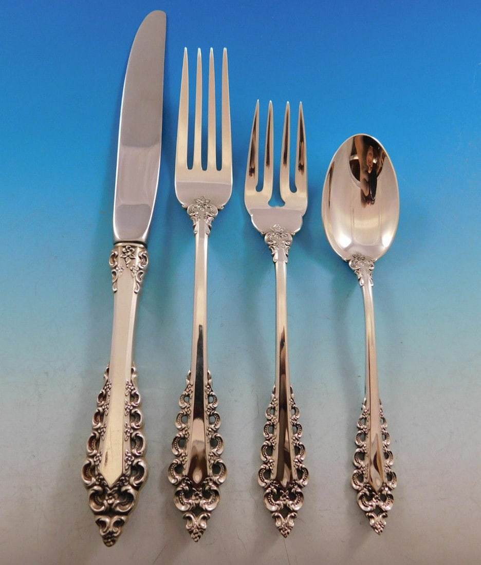 Lunt Florentine Scroll Sterling Silver 4-Piece Place Setting: Lunt Florentine Scroll Sterling Silver 4-Piece Place Setting Elevate your dining experience with this exquisite 4-piece regular size place setting from Lunt in the elegant Florentine Scroll pattern. C
