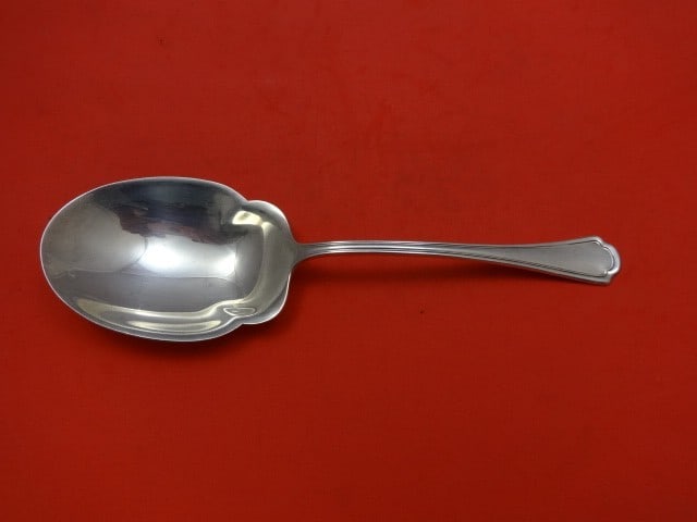 Sterling Silver Serving Spoon Reed and Barton Clovelly 9 1/4 in: Sterling Silver Serving Spoon Reed and Barton Clovelly 9 1/4 in Sterling silver serving spoon in the Clovelly pattern by Reed & Barton. It dates to the 1900-1940 period, was made in the United States,