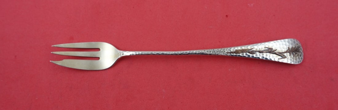 Gorham Applied Metals Sterling Silver Cocktail Fork #7 6 1/8" Monogrammed: Gorham Applied Metals Sterling Silver Cocktail Fork #7 6 1/8" Monogrammed This exquisite cocktail fork, crafted by Gorham, features the remarkable Applied Metals pattern and is composed of high-qualit