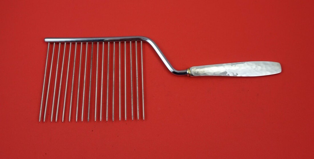 Allan Adler Swedish Modern Sterling Silver Cake Breaker 10 3/4": Allan Adler Swedish Modern Sterling Silver Cake Breaker 10 3/4" This exquisite cake breaker from Allan Adler features the elegant Swedish Modern design. Crafted from high-quality sterling silver, it b