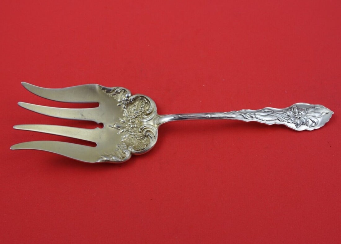 Unger Narcissus Sterling Silver Gold Washed Fish Fork 8 Inch: Unger Narcissus Sterling Silver Gold Washed Fish Fork 8 Inch This exquisite Narcissus fish serving fork by Unger is crafted from sterling silver with a beautiful gold wash finish. Measuring 8 inches i