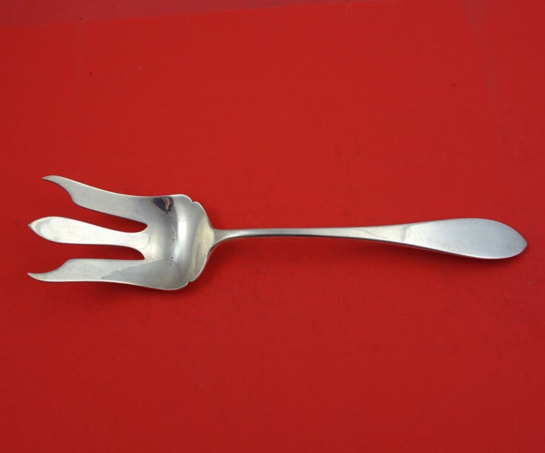 Old Newbury Crafters Sterling Silver Salad Serving Fork 9" 1800-1849: Old Newbury Crafters Sterling Silver Salad Serving Fork 9" 1800-1849 This exquisite salad serving fork measures 9 inches and is crafted from high-quality sterling silver. It features the classic Old N