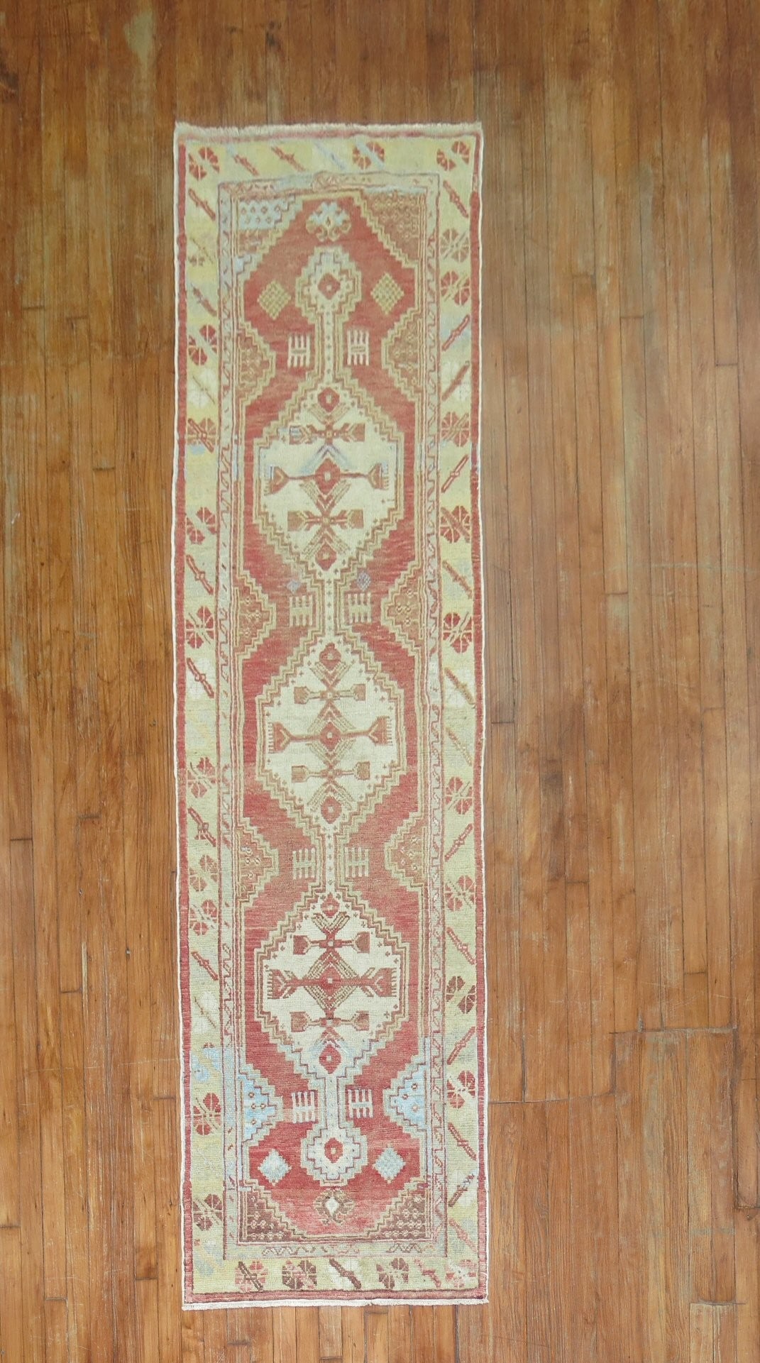 2' 6" x 9' 2" Turkish Oushak rug runner: 2' 6" x 9' 2" Turkish Oushak rug runner Vintage Turkish Oushak runner from the mid 20th century. This pre-owned rug is identified as an Oushak runner. Specifications Origin: Turkey Type: Oushak Catego