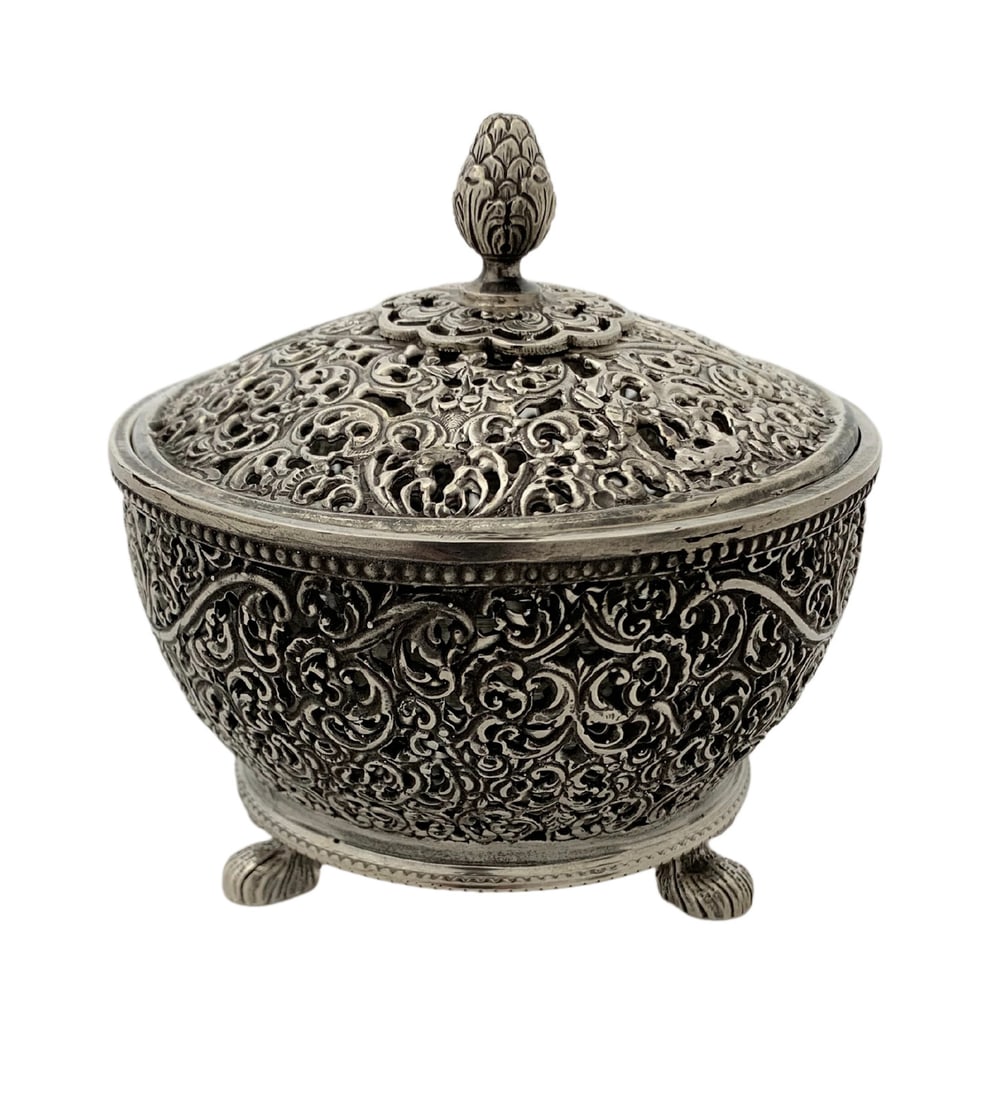Italian Sterling Silver Ornate Filigree Honey Dish with Lid Handmade Lace Design: Italian Sterling Silver Ornate Filigree Honey Dish with Lid Handmade Lace Design This Italian honey dish and cover are crafted from 925 sterling silver and feature handmade open filigree lace ornate