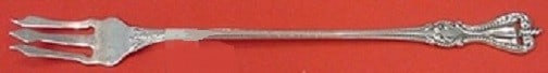 Towle Old Colonial Sterling Silver 3-Tine Pickle Fork 7 7/8": Towle Old Colonial Sterling Silver 3-Tine Pickle Fork 7 7/8" This exquisite Old Colonial pickle fork, crafted by Towle, features a classic 3-tine design and measures 7 7/8 inches in length. Made from 