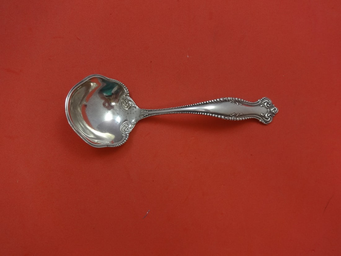 Towle Canterbury Sterling Silver Gravy Ladle 6 3/8 inches: Towle Canterbury Sterling Silver Gravy Ladle 6 3/8 inches This exquisite gravy ladle from the Canterbury pattern by Towle is crafted from high-quality sterling silver. Measuring 6 3/8 inches, it showc
