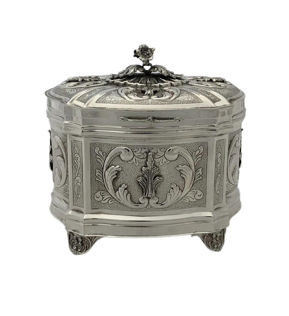 Handmade 925 Sterling Silver Square Esrog Box with Leaf Applique: Handmade 925 Sterling Silver Square Esrog Box with Leaf Applique This exquisite 925 sterling silver Esrog box is a fine example of craftsmanship, showcasing intricate handmade chased swirl designs and