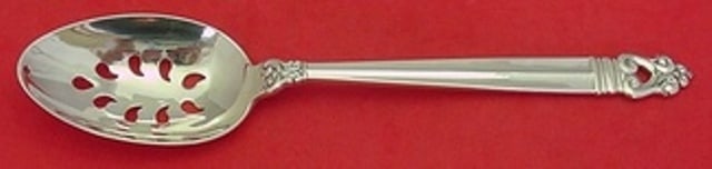 International Royal Danish Sterling Silver Slotted Serving Spoon 8 1/2 Custom: International Royal Danish Sterling Silver Slotted Serving Spoon 8 1/2 Custom A Royal Danish by International sterling silver pierced serving spoon with a decorative handle and pierced bowl. It is cus