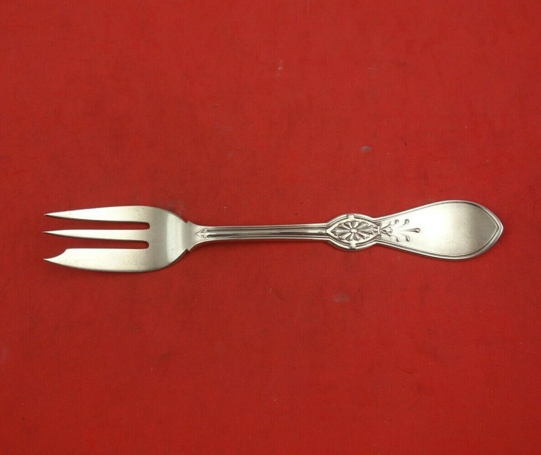 Gorham Ionic Sterling Silver 3-Tine Pastry Fork 5 7/8 Inch: Gorham Ionic Sterling Silver 3-Tine Pastry Fork 5 7/8 Inch This exquisite pastry fork from the Ionic pattern by Gorham is crafted from high-quality sterling silver. Measuring 5 7/8 inches in length, i