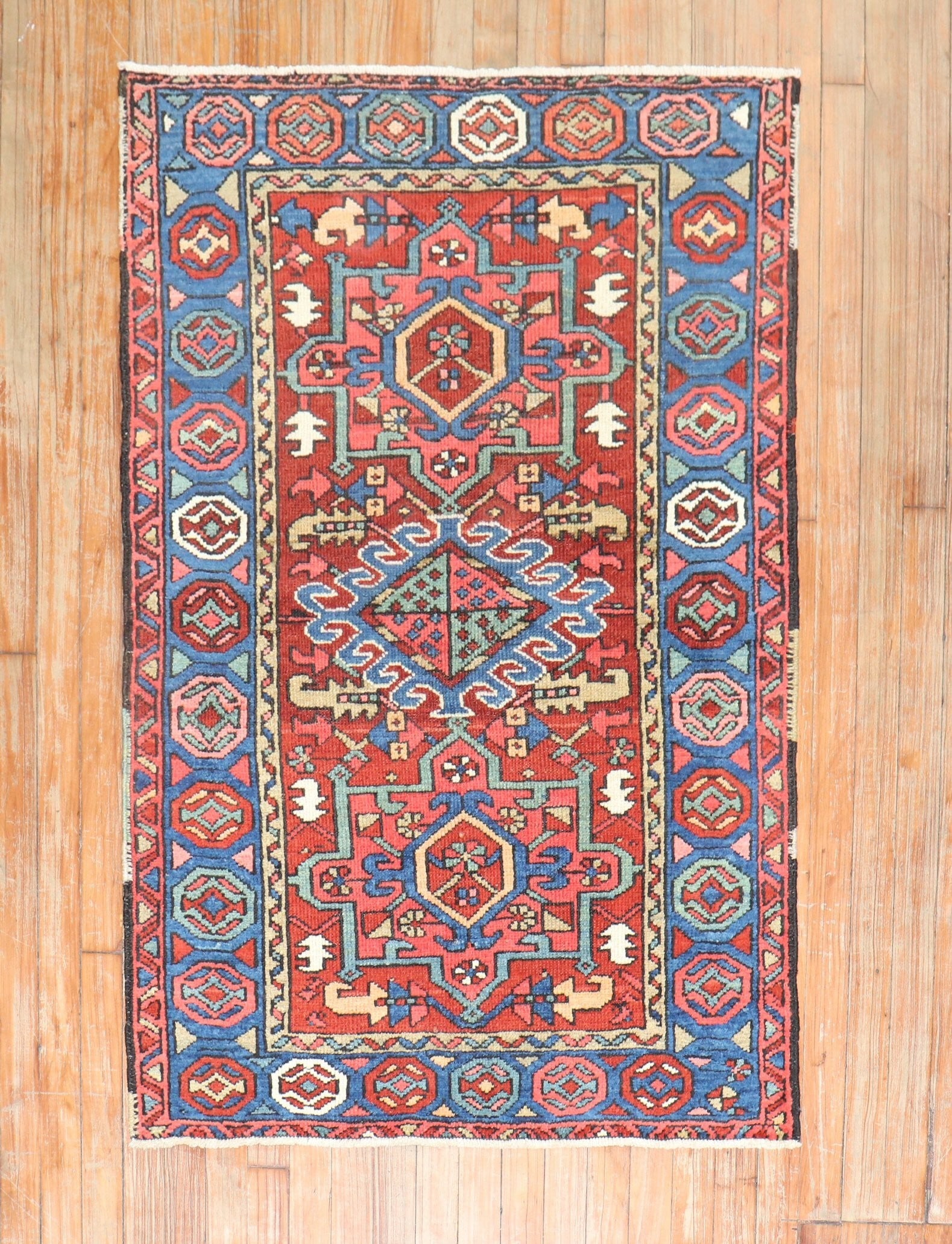 2' 11" x 4' 4" Persian Heriz Karadja Rug Early 20th Century: 2' 11" x 4' 4" Persian Heriz Karadja Rug Early 20th Century Early 20th century Persian Heriz Karadja rug with a colorful design. This pre-owned small rug is identified as a Serapi/Heriz type. Specific