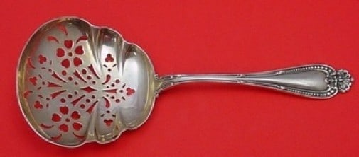 Mount Vernon Florence sterling silver pierced pea serving spoon 7 1/4: Mount Vernon Florence sterling silver pierced pea serving spoon 7 1/4 Florence by Mount Vernon sterling silver pierced pea spoon with a floral cutout design. This pre-owned serving spoon is in excelle