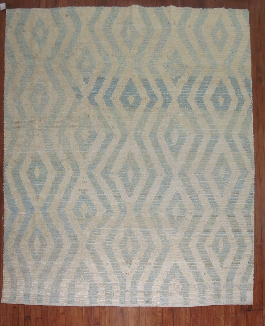 8' 5" x 11' 4" Modern Turkish Tulu Rug Cream Blue: 8' 5" x 11' 4" Modern Turkish Tulu Rug Cream Blue Modern Turkish Tulu rug in cream and blue, designed for room-size use. This pre-owned reproduction piece is listed in the Tulu style. Specifications T