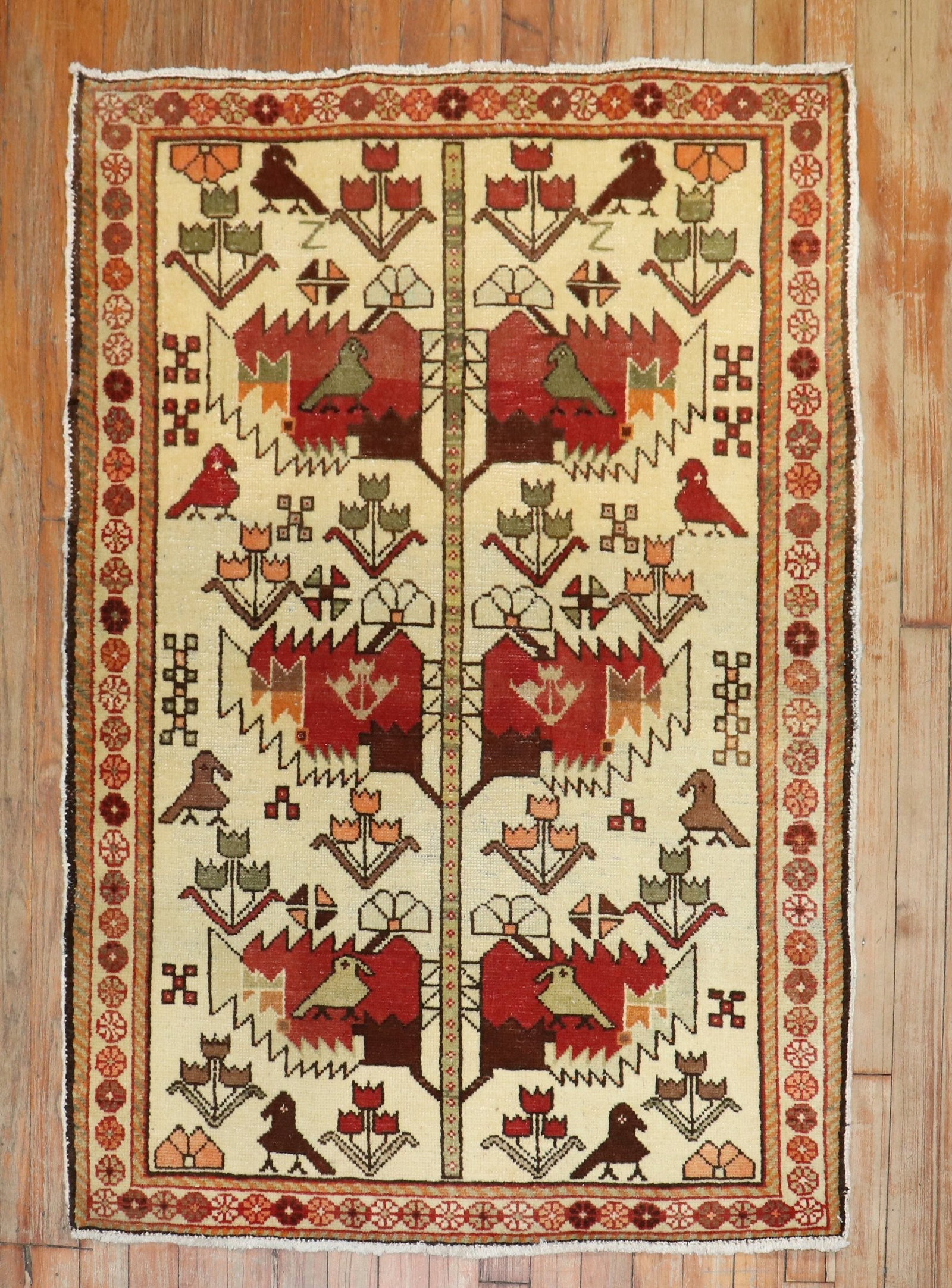 3' x 4' 1" Hamadan Persian Pictorial Small Square Rug: 3' x 4' 1" Hamadan Persian Pictorial Small Square Rug Small pre-owned Persian pictorial rug from the 1940s. Specifications Type: Hamadan, pictorial Category: Small, square Origin: Persian Era: 1940s D