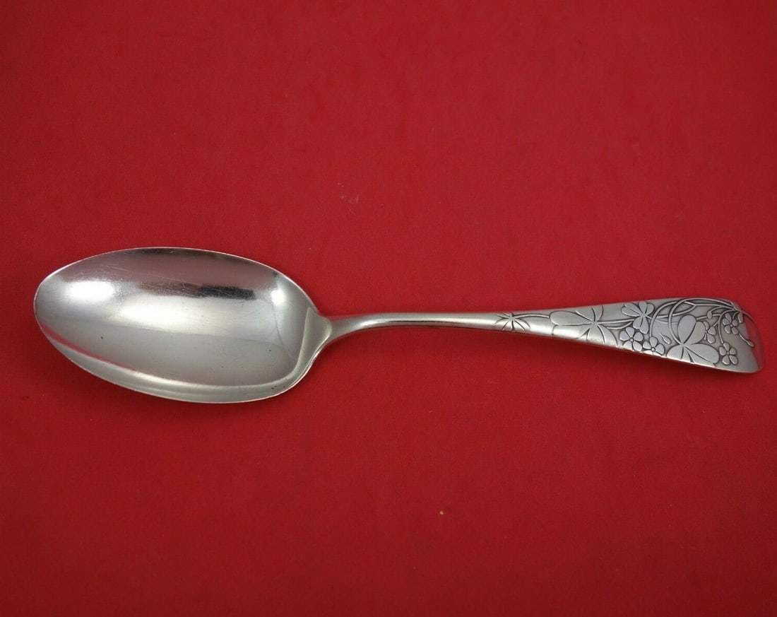 Frank Whiting Oxalis Sterling Silver Serving Spoon 8 inch Multi Motif Monogrammed: Frank Whiting Oxalis Sterling Silver Serving Spoon 8 inch Multi Motif Monogrammed This exquisite serving spoon is crafted from sterling silver and features the charming Oxalis pattern by renowned make