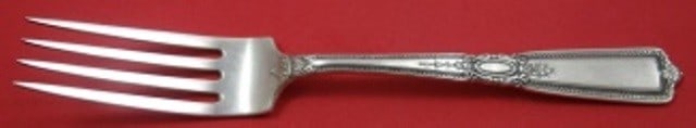Wallace Renaissance Sterling Silver 7 1/2 Dinner Fork: Wallace Renaissance Sterling Silver 7 1/2 Dinner Fork Sterling silver dinner fork in the Renaissance pattern by Wallace. This pre-owned piece is not monogrammed and is described as being in excellent 