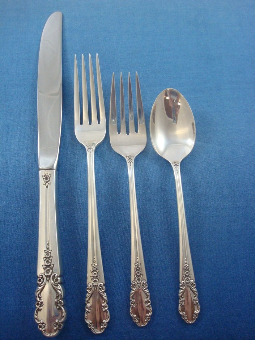International Sterling Silver Bridal Veil 4-Piece Place Setting: International Sterling Silver Bridal Veil 4-Piece Place Setting This exquisite 4-piece place setting features the elegant Bridal Veil pattern by International. Crafted from high-quality sterling silve