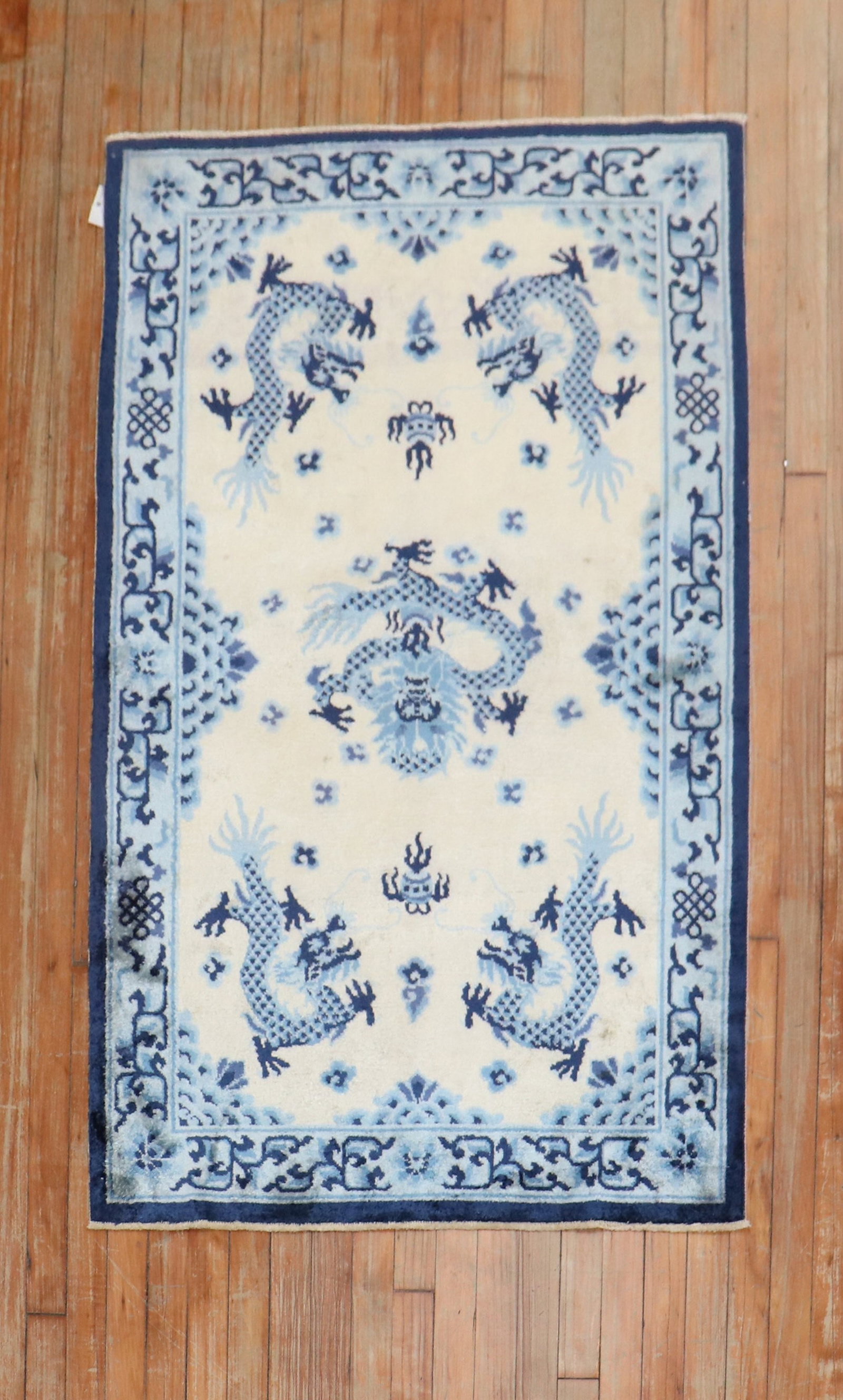 3' x 5' Handwoven Chinese Silk Rug with Dragon Motif: 3' x 5' Handwoven Chinese Silk Rug with Dragon Motif Handwoven Chinese silk rug featuring a mythological dragon motif. Pre-owned and in mint condition, described as as good as un-used. Specifications 