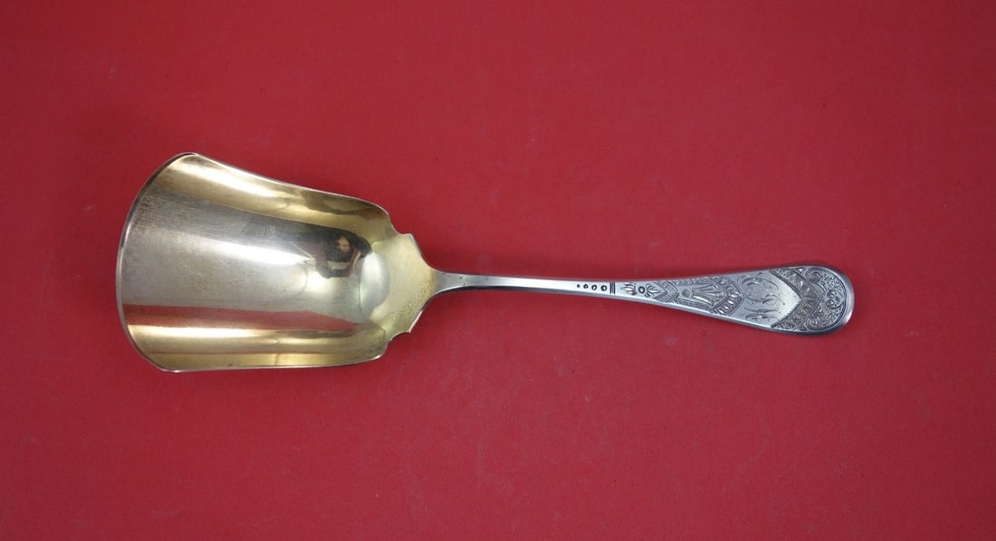 Tiffany King William Sterling Silver Cracker Scoop 9 Gold Washed: Tiffany King William Sterling Silver Cracker Scoop 9 Gold Washed This is a Tiffany & Co. King William Engraved sterling silver cracker scoop featuring a gold-washed finish. The piece measures 9 inches