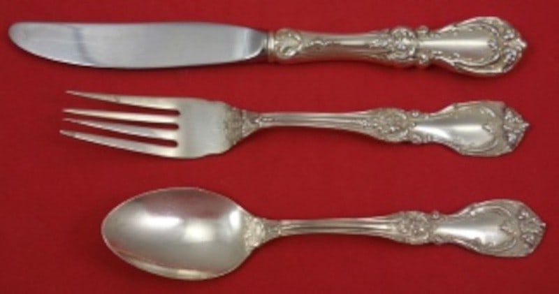 Reed and Barton Burgundy Sterling Silver 3 Piece Junior Flatware Set: Reed and Barton Burgundy Sterling Silver 3 Piece Junior Flatware Set This is a Reed & Barton Burgundy sterling silver junior set in a 3-piece configuration. It includes a modern knife measuring 7 1/8 